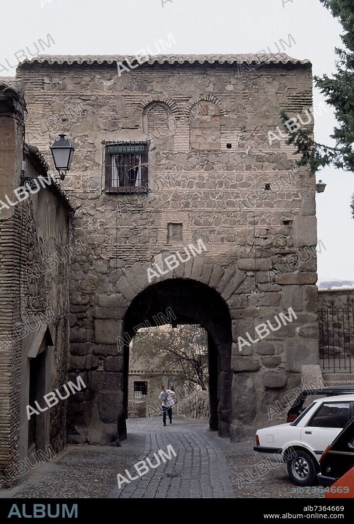 PUERTA DE BAB AL-MARDUM O DE VALMARDON - SIGLO X.