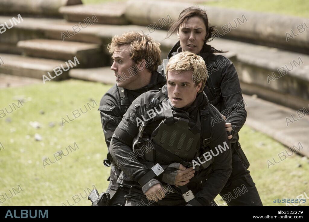 JOSH HUTCHERSON MICHELLE FORBES and SAM CLAFLIN in HUNGER GAMES
