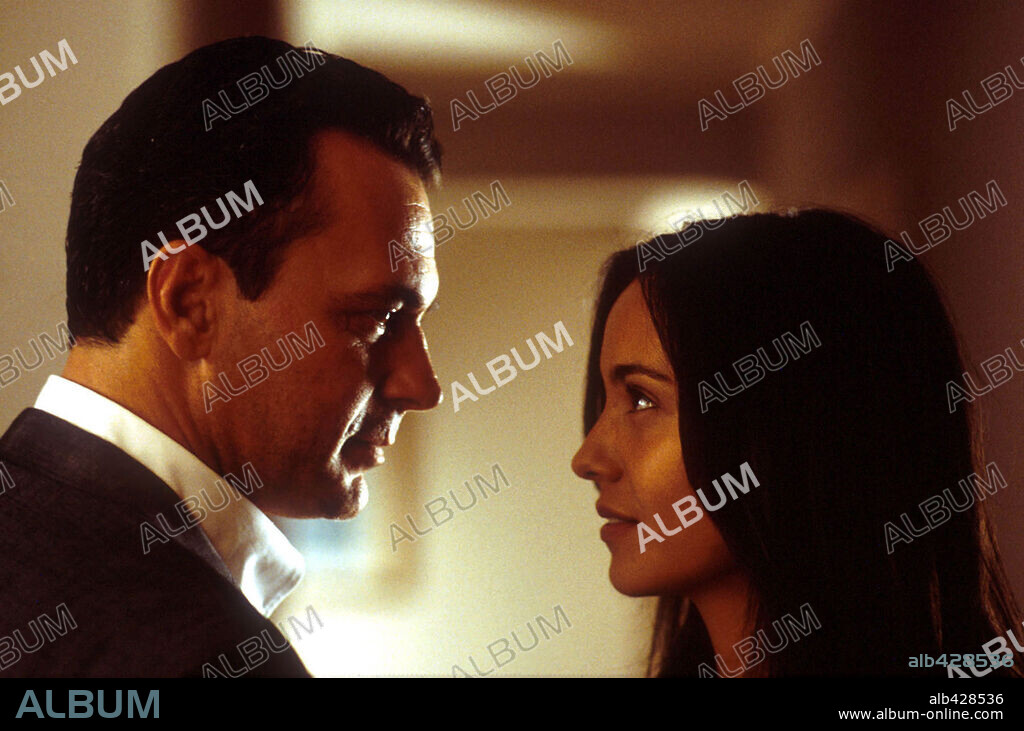 JOSE CORONADO y ZAY NUBA en LA VIDA MANCHA, 2003, dirigida por ENRIQUE URBIZU. Copyright TORNASOL FILMS/IBERROTA FILMS.