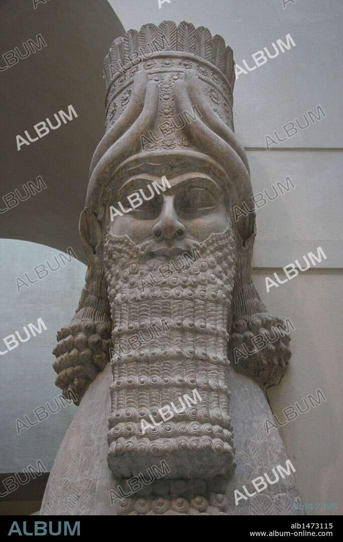ARTE MESOPOTAMICO. ASIRIO. CABEZA DE TORO ANDROCEFALO, guardián de la entrada del Palacio de Sargón II. Korsabad. Siglo VIII a. C. Museo del Louvre. París. Francia.