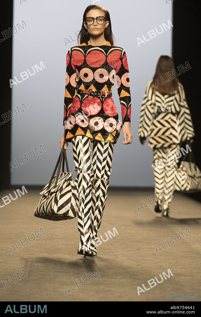 Desfile el disenador Maria Escote Album alb9754641