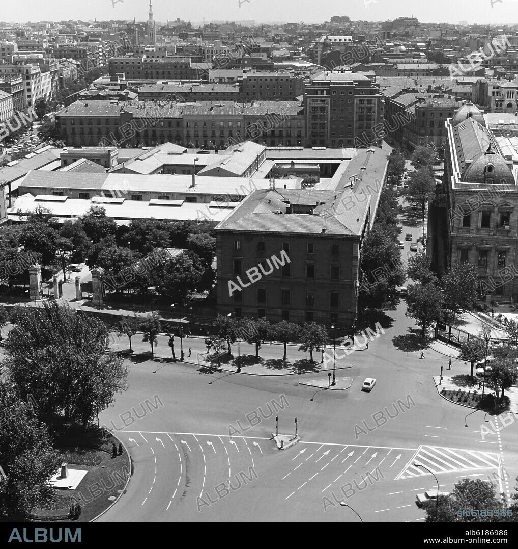 BIBLIOTECA NACIONAL JUNTO A LA CASA DE LA MONEDA - FOTOGRAFIA EN BLANCO Y NEGRO - AÑOS 60.
