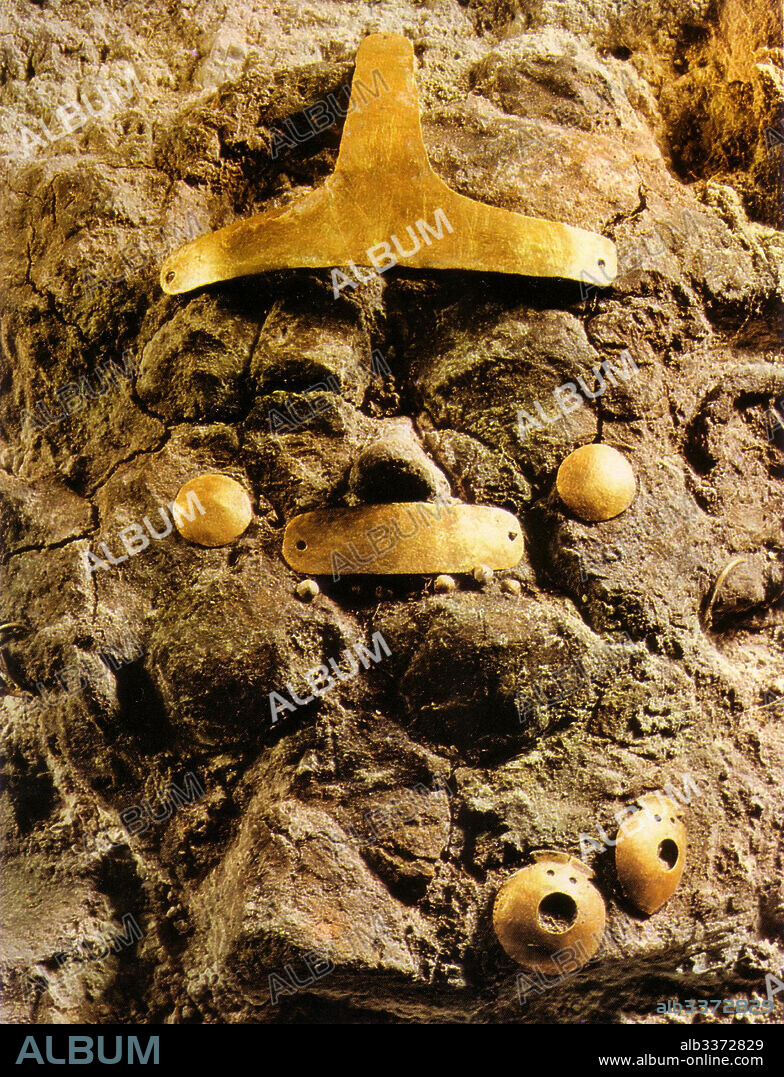 BRONZE AGE CULTURE. Treasures of the Varna chalcolith necropolis.