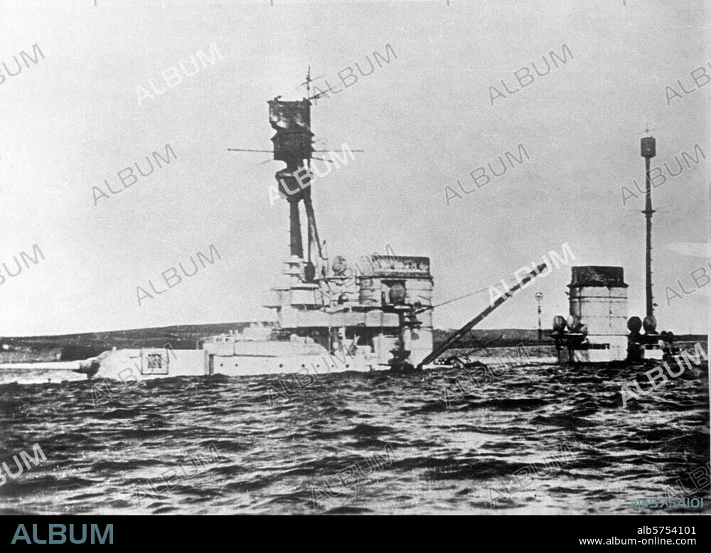 Geschichte Deutschland, 21.6.1919 /. Selbstversenkung der internierten dt. Flotte im engl. Marinestützpunkt Scapa Flow auf den Orkney-Inseln. Schlachtkreuzer "Hindenburg". Foto.