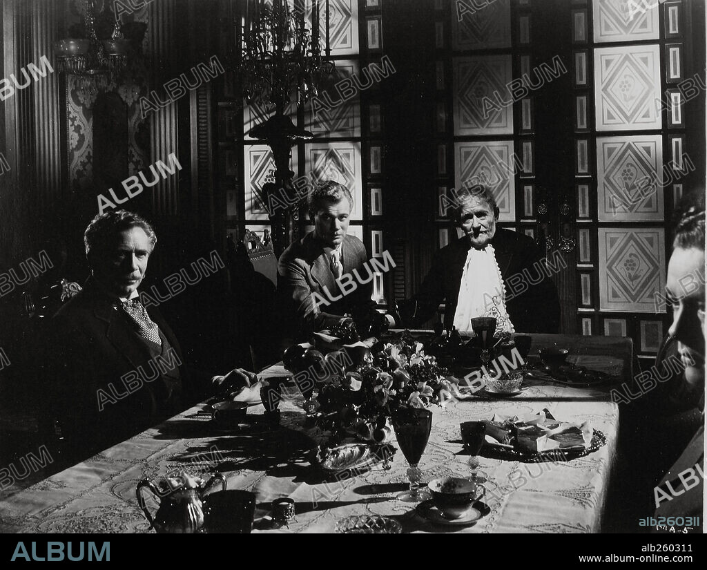 JOSEPH COTTEN, RAY COLLINS, RICHARD BENNETT and TIM HOLT in THE MAGNIFICENT AMBERSONS, 1942, directed by ORSON WELLES. Copyright RKO.
