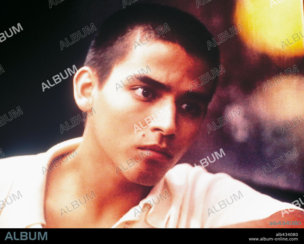 DOUGLAS SPAIN en STAR MAPS [LOS ANGELES GIGOLO], 1997 (STAR MAPS), dirigida por MIGUEL ARTETA. Copyright FOX SEARCHLIGHT PICTURES.