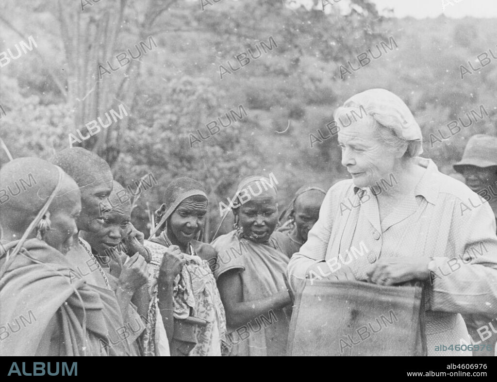 Kenya, Nellie Grant, the wife of settler farmer Jos Grant and mother of Elspeth Huxley, meets a group of Kikuyu women described as "squatter's wives" on her Njoro farm. "Squatters" were a category of Kikuyu farm labourers.Original manuscript captions: Nellie Grant at Njoro with wives of her Kikuyu "squatters" circa 1947/8(In pencil): Nellie with "squatters" wives at Njoro 1930's, 1947-48. 1995/076/1/2/2/29.