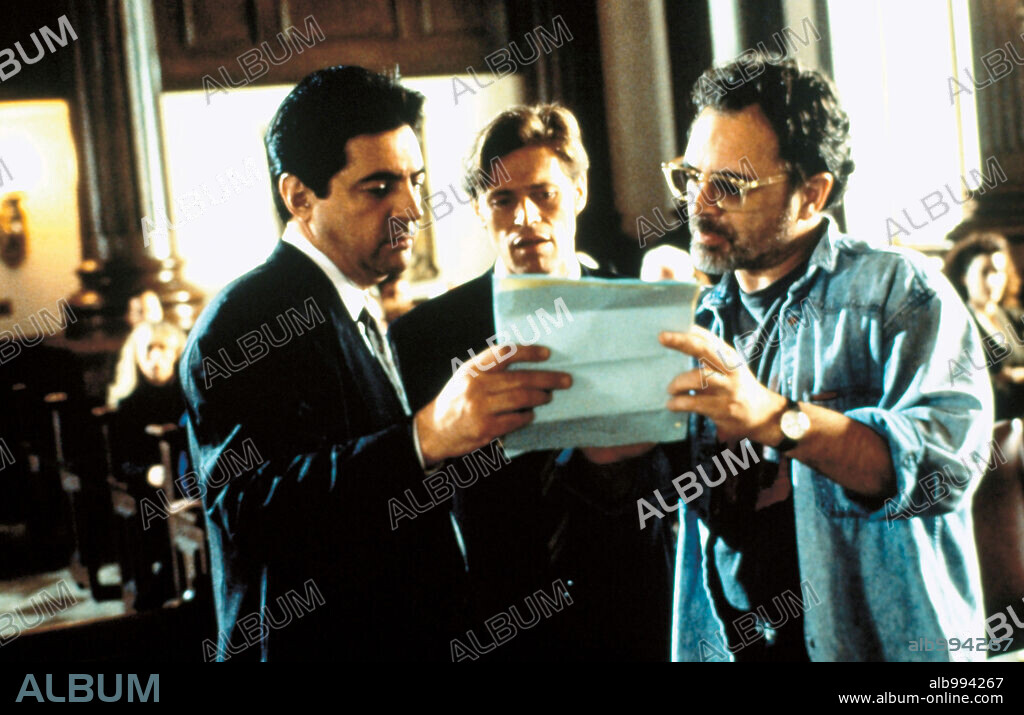 JOE MANTEGNA and WILLEM DAFOE in BODY OF EVIDENCE, 1993, directed by ULI EDEL. Copyright M.G.M.
