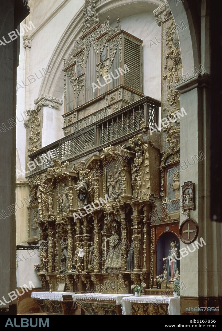 RETABLO RELICARIO RENACENTISTA-ORGANO EN LA PARTE SUPERIOR-.
