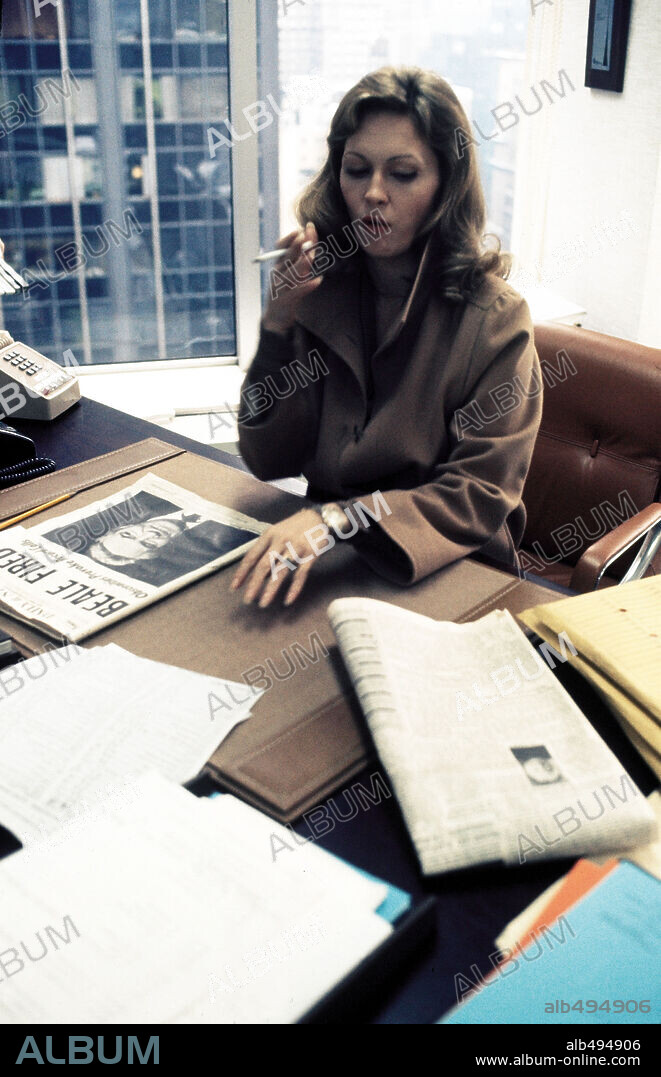 FAYE DUNAWAY in NETWORK, 1976, unter der Regie von SIDNEY LUMET. Copyright UNITED ARTISTS.