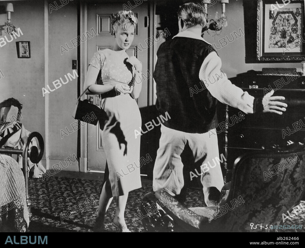 JOANNE WOODWARD in THE THREE FACES OF EVE, 1957, directed by NUNNALLY JOHNSON. Copyright 20TH CENTURY FOX.