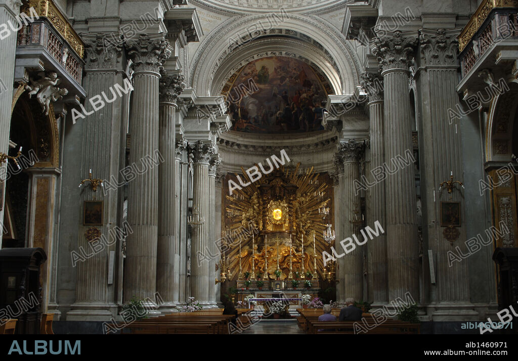 ARTE BARROCO. ITALIA. IGLESIA DE SANTA MARIA IN CAMPITELLI. Construída en el siglo XVII por Carlo Rainaldi (1611-1691) sobre un templo anterior. Vista del interior. ROMA. Italia.