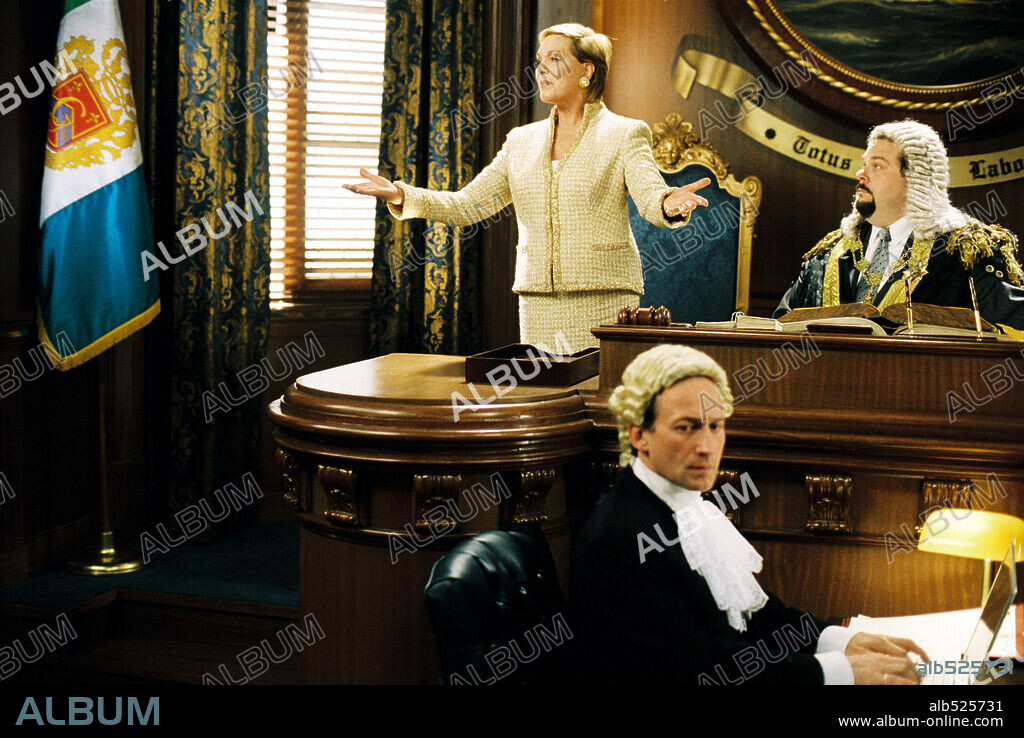 JULIE ANDREWS en PRINCESA POR SORPRESA 2, 2004 (PRINCESS DIARIES 2: THE PRINCESS DIARIES 2: ROYAL ENGAGEMENT), dirigida por GARRY MARSHALL. Copyright DISNEY ENTERPRISES.