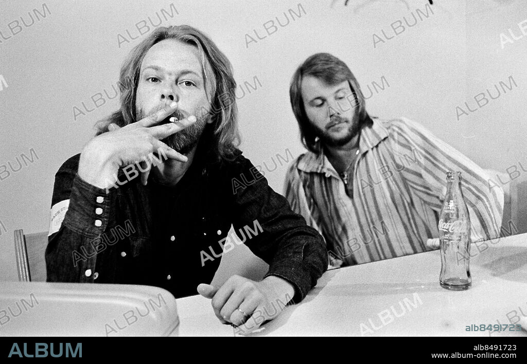 Swedish pop group Abba member Benny Andersson (R) with concert organizer Thomas Johansson (L) in the dressing room before a concert at Gamleby Folkpark in Vastervik, Sweden, July 9, 1975, during Abba Folkpark Tour 1975.. Photo: Christer Kindahl / Kamerabild / TT News Agency / Code 3019.