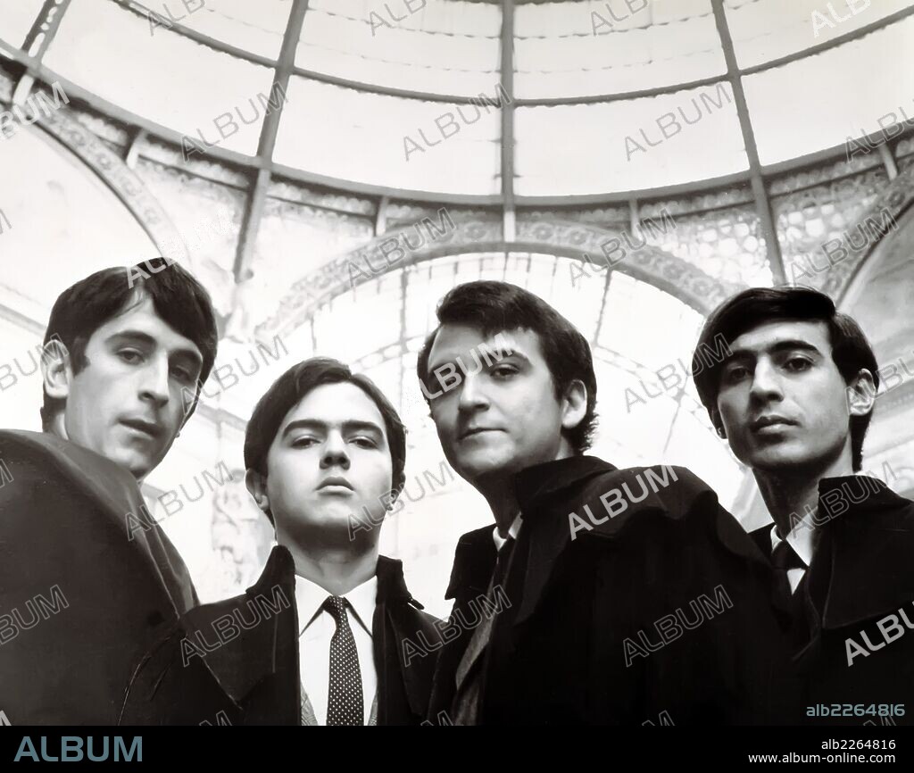 LOS BRINCOS. GRUPO MUSICAL ESPAÑOL. FERNANDO ARBEX , JUAN PARDO , MANOLO GONZALEZ , ANTONIO MORALES " JUNIOR ". FOTO EN MADRID EN EL AÑO 1966.
