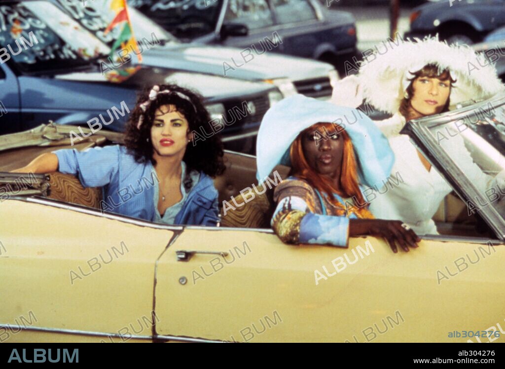 JOHN LEGUIZAMO, PATRICK SWAYZE and WESLEY SNIPES in TO WONG FOO, THANKS FOR EVERYTHING! JULIE NEWMAR, 1995, directed by BEEBAN KIDRON. Copyright UNIVERSAL PICTURES / SEBASTIAN, LOREY.