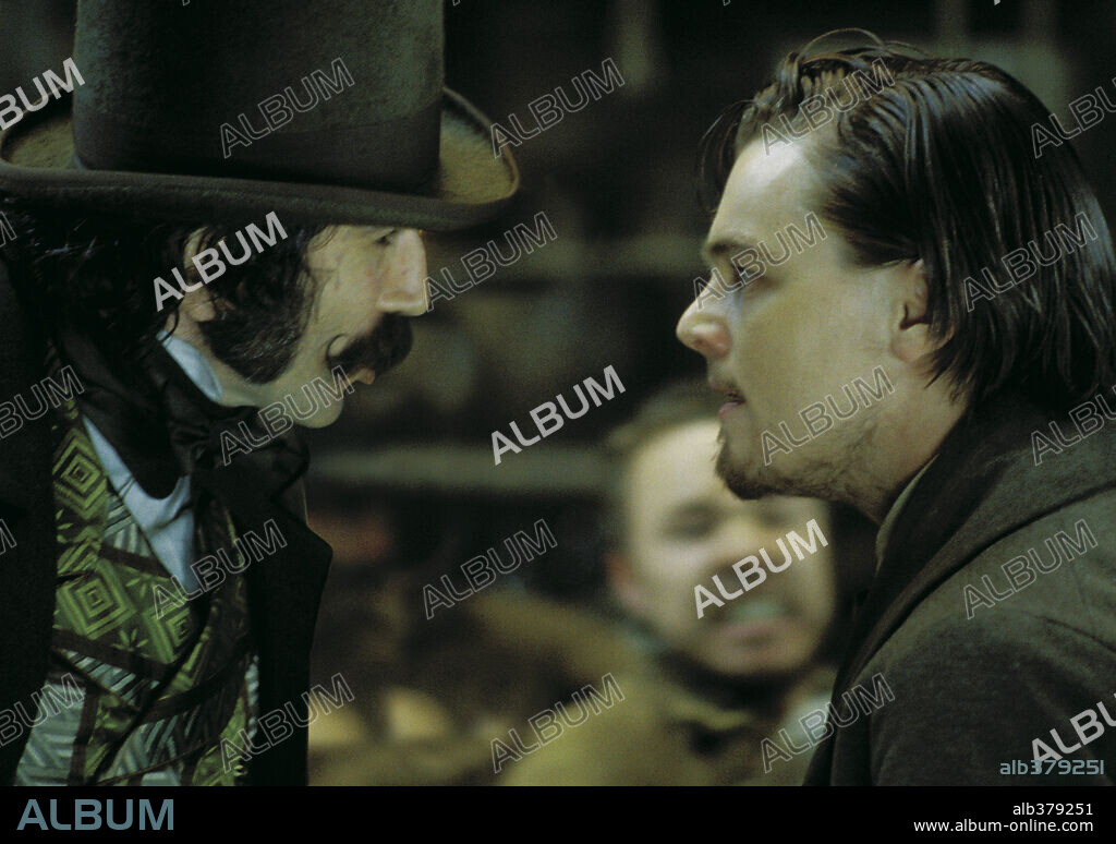 DANIEL DAY-LEWIS y Leonardo DiCaprio en GANGS OF NEW YORK, 2002, dirigida por MARTIN SCORSESE. Copyright MIRAMAX.