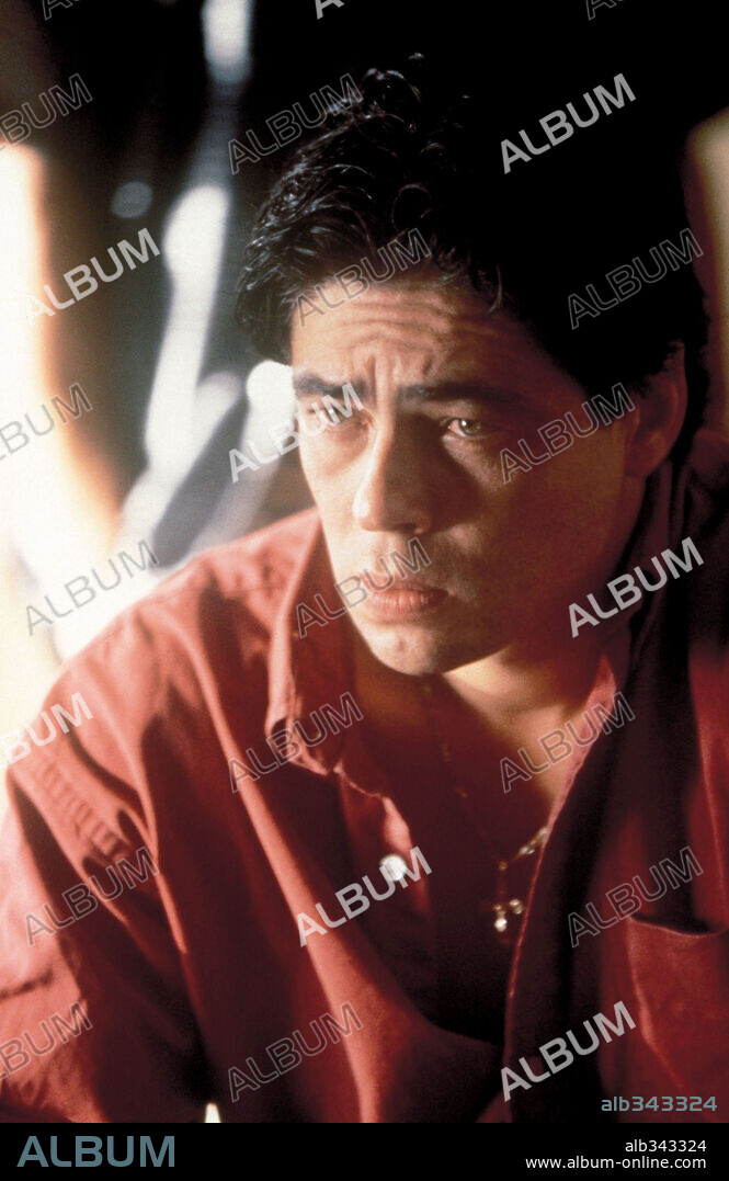BENICIO DEL TORO en TRAFFIC, 2000, dirigida por STEVEN SODERBERGH. Copyright INITIAL ENTERTAINMENT GROUP / MARSHAK, BOB.
