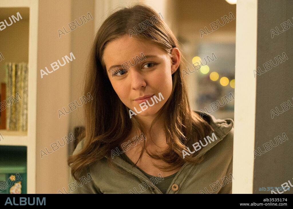 IZABELA VIDOVIC in WONDER, 2017, directed by STEPHEN CHBOSKY. Copyright LIONSGATE/MANDEVILLE FILMS/PARTICIPANT MEDIA/WALDEN MEDIA.