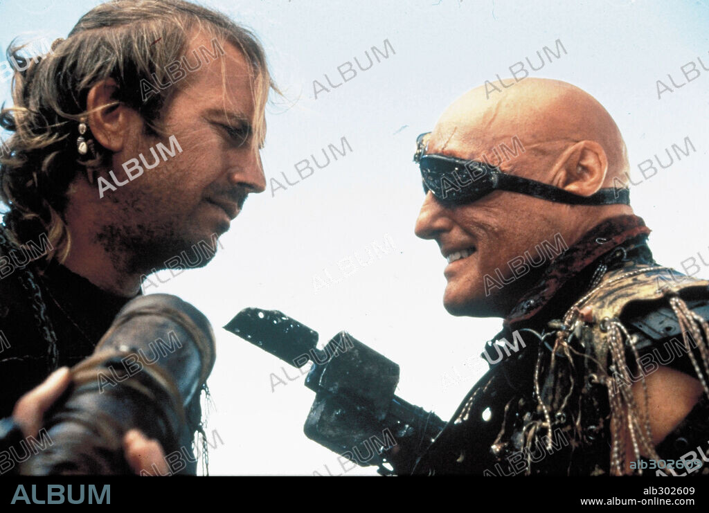 DENNIS HOPPER und KEVIN COSTNER in WATERWORLD, 1995, unter der Regie von KEVIN REYNOLDS. Copyright UNIVERSAL PICTURES.