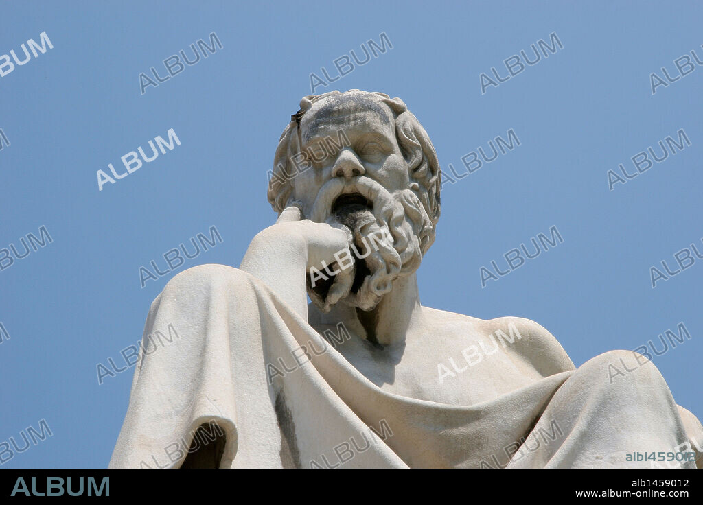 SOCRATES. (-470 A-399). Filósofo griego. Estatua del pensador, ubicada delante del edifico de La Academia. Atenas. Grecia.