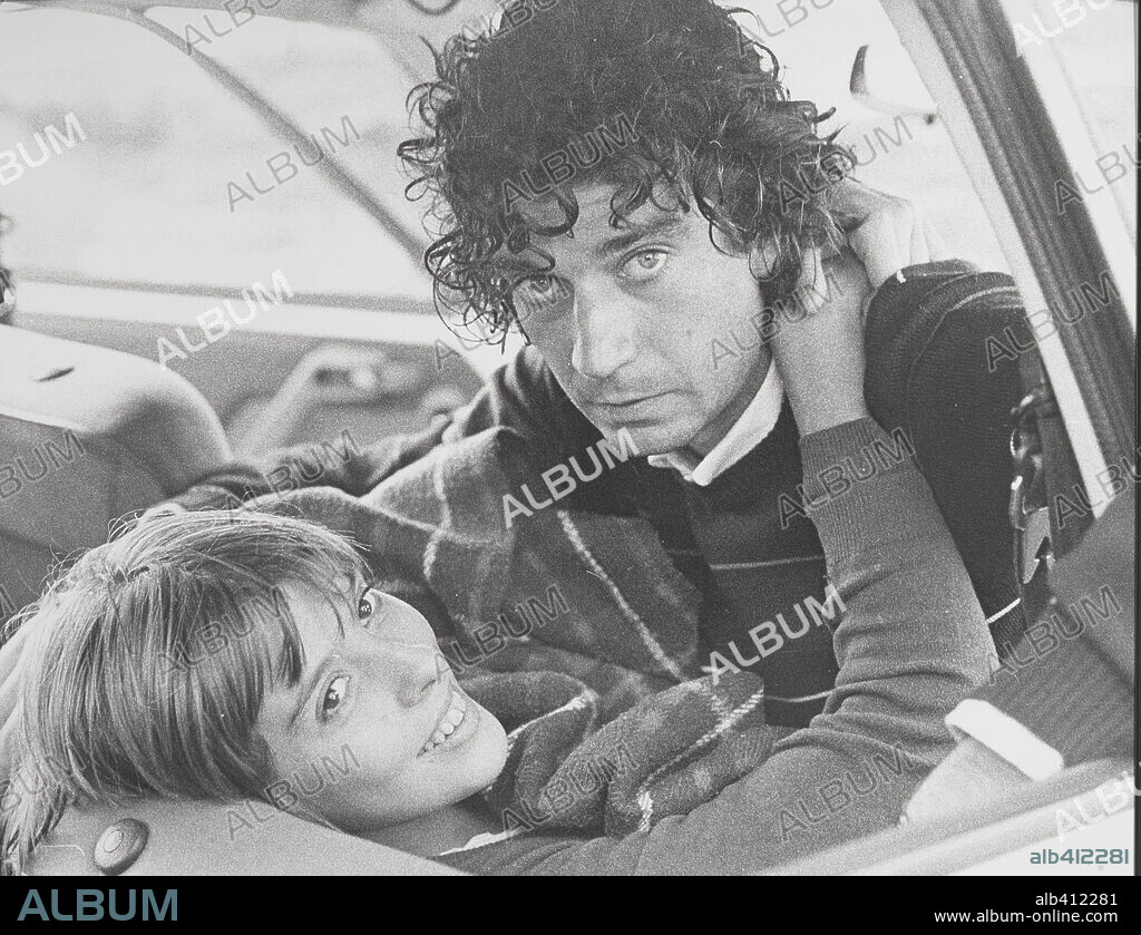 MERCEDES RESINO y OSCAR LADOIRE en A CONTRATIEMPO, 1982, dirigida por OSCAR LADOIRE. Copyright OPERA FILMS, SA.