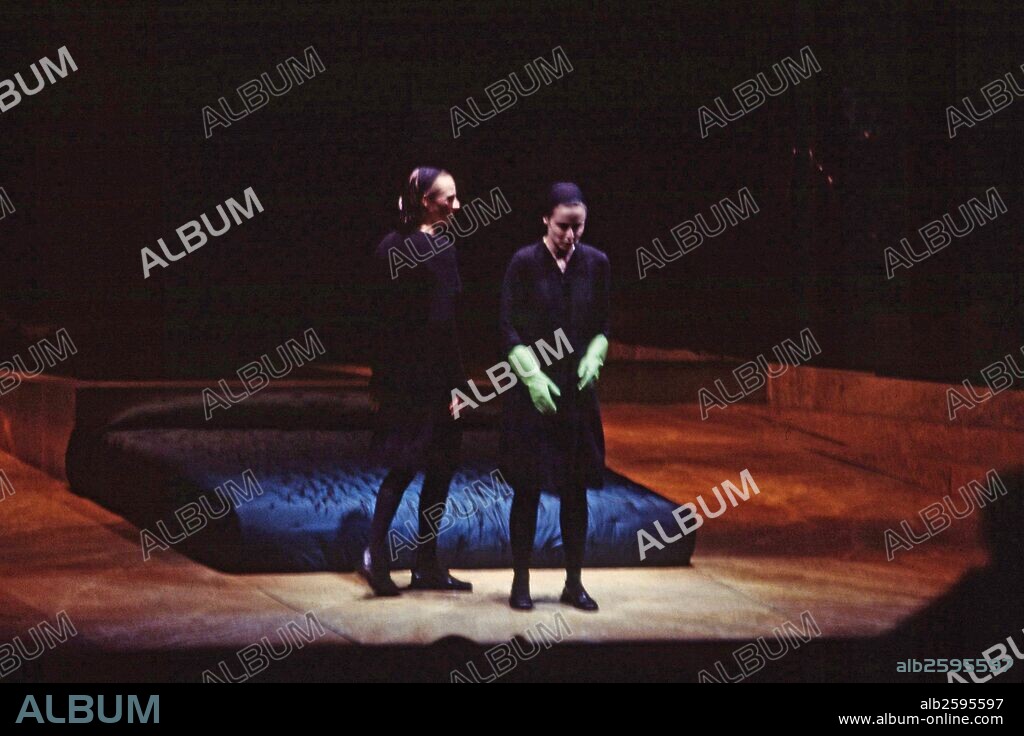 GENET, JEAN. ESCRITOR Y AUTOR DRAMATICO FRANCES. 1910-1986. TEATRO."LAS CRIADAS" REPRESENTACION TEATRAL EN MADRID, AÑO 2002.