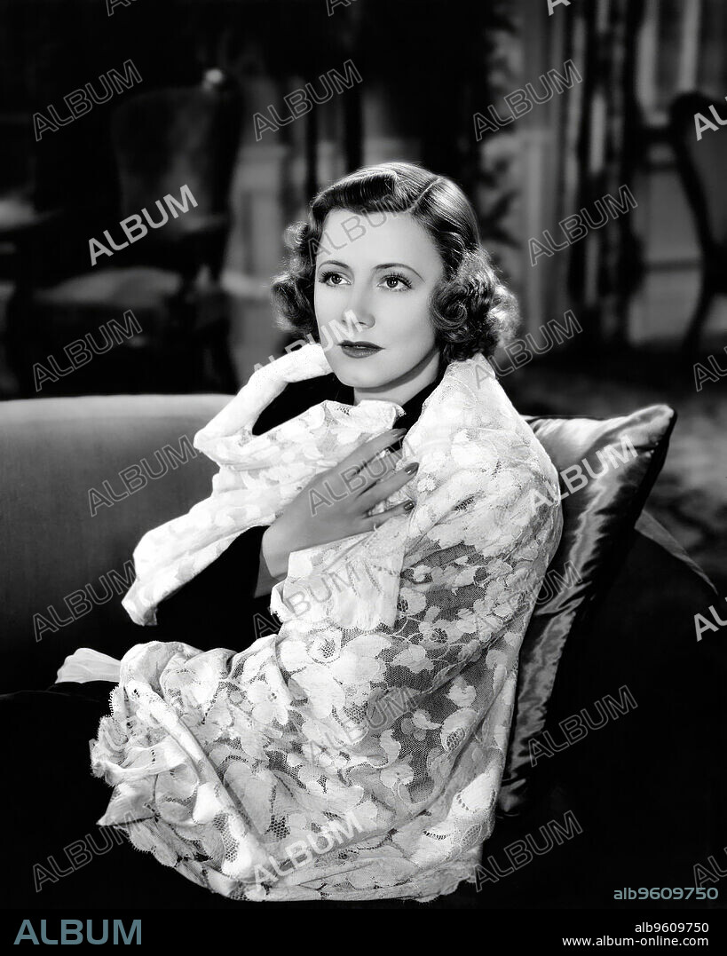IRENE DUNNE in LOVE AFFAIR, 1994, directed by GLENN GORDON CARON. Copyright WARNER BROTHERS.