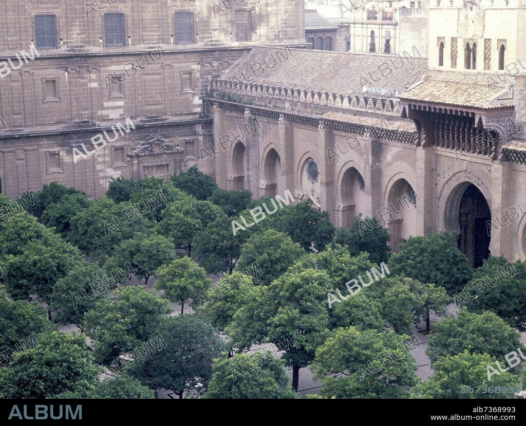 PATIO DE LOS NARANJOS - PATIO DE ABLUCIONES O SHAN DE LA ANTIGUA MEZQUITA DE BEN BASSO - SIGLO XII.