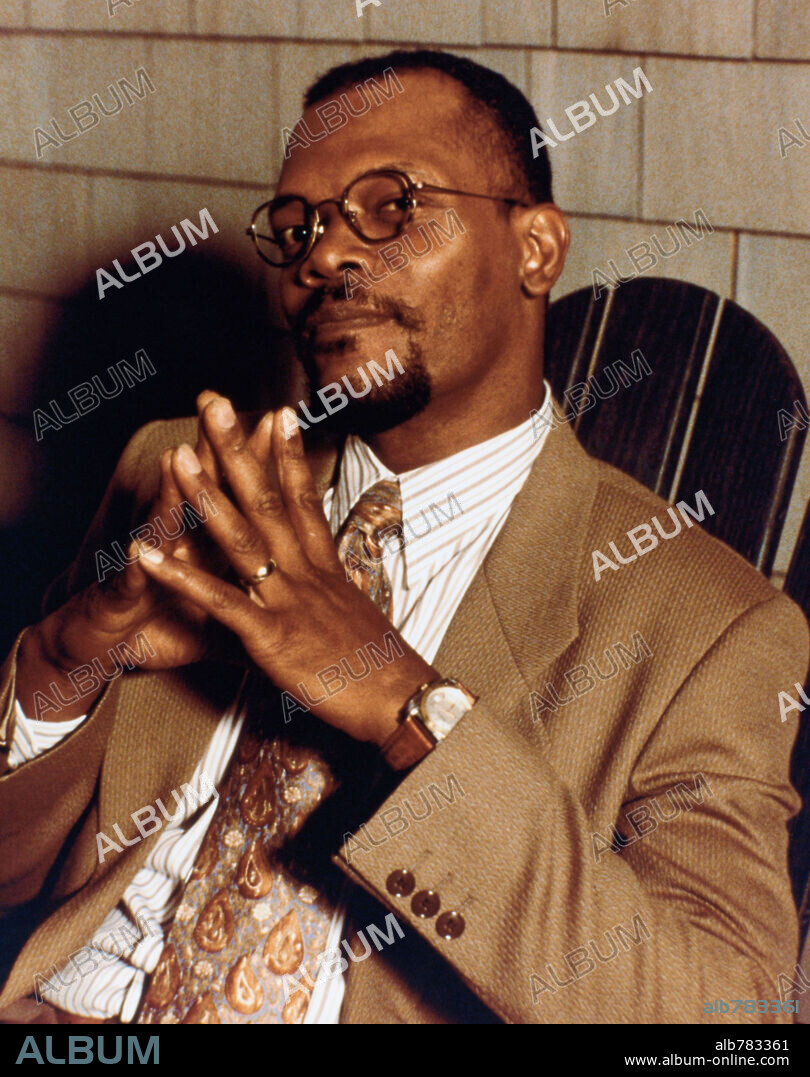 SAMUEL L. JACKSON en ATRAPEN AL LADRON ¿AL BLANCO O AL NEGRO? (AMOS & ANDREW, 1993), dirigida por E. MAX FRYE. Copyright COLUMBIA PICTURES.