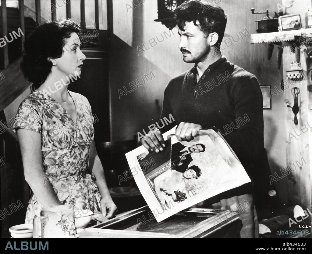DANIELLE DARRIEUX et ERNO CRISA dans L' AMANT DE LADY CHATTERLEY, 1955, réalisé par MARC ALLEGRET. Copyright ORSAY FILMS/REGIE DU FILM.