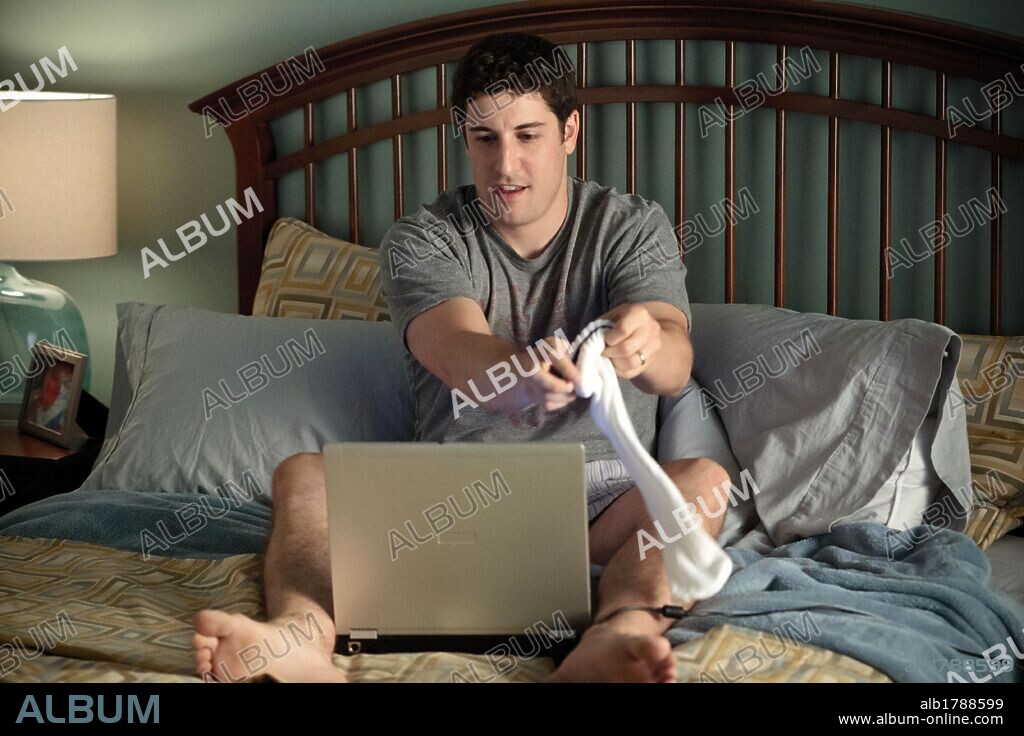 JASON BIGGS in AMERICAN REUNION, 2012, directed by HAYDEN SCHLOSSBERG and JON HURWITZ. Copyright UNIVERSAL PICTURES.