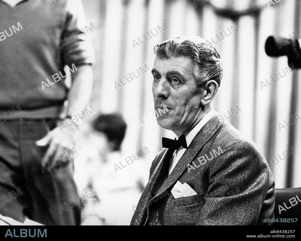ARKIV 1964.. Skådespelaren Martin Ljung i TV-programmet Hr M. Ljung.. Foto: Bo-Aje Mellin / SVT / Kod: 5600. RiR sv/v neg 17449. RiR nr. 53/64.