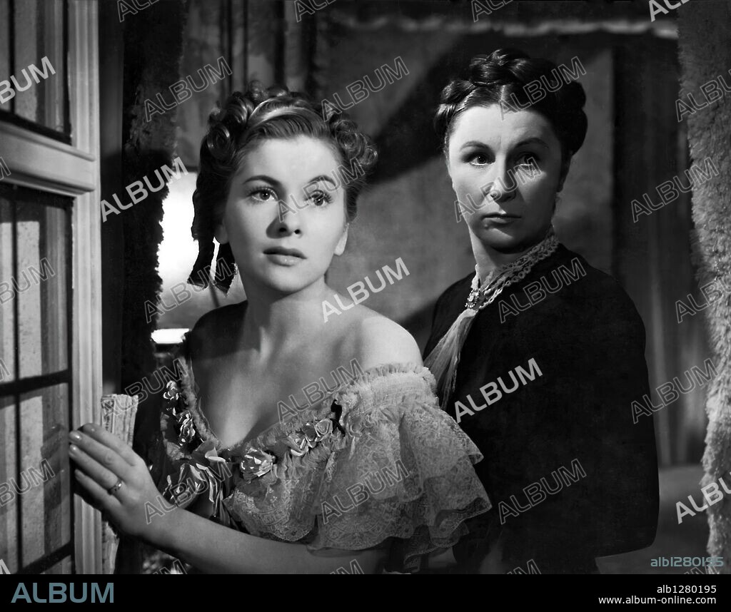 JOAN FONTAINE y JUDITH ANDERSON en REBECA, 1940 (REBECCA), dirigida por ALFRED HITCHCOCK. Copyright Selznick International Pictures.