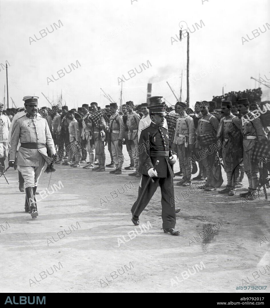 June 1913. Artillery embarkation in Barcelona for Larache. The Captain General Mr. Weyler (1), and the Governor General, Mr. Aguilera (2), reviewing the first mountain battery Moments before embarking in El "Denia".