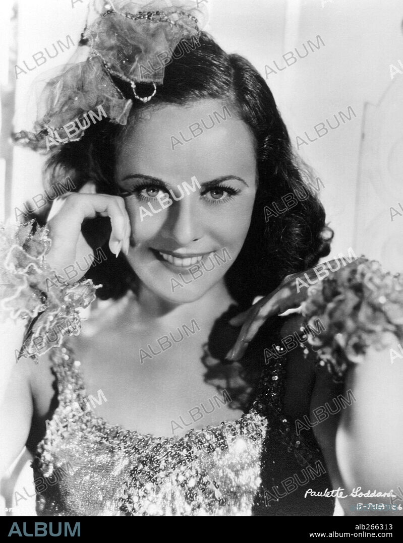 PAULETTE GODDARD in MODERN TIMES, 1936, directed by CHARLES CHAPLIN. Copyright CHAPLIN/UNITED ARTISTS.