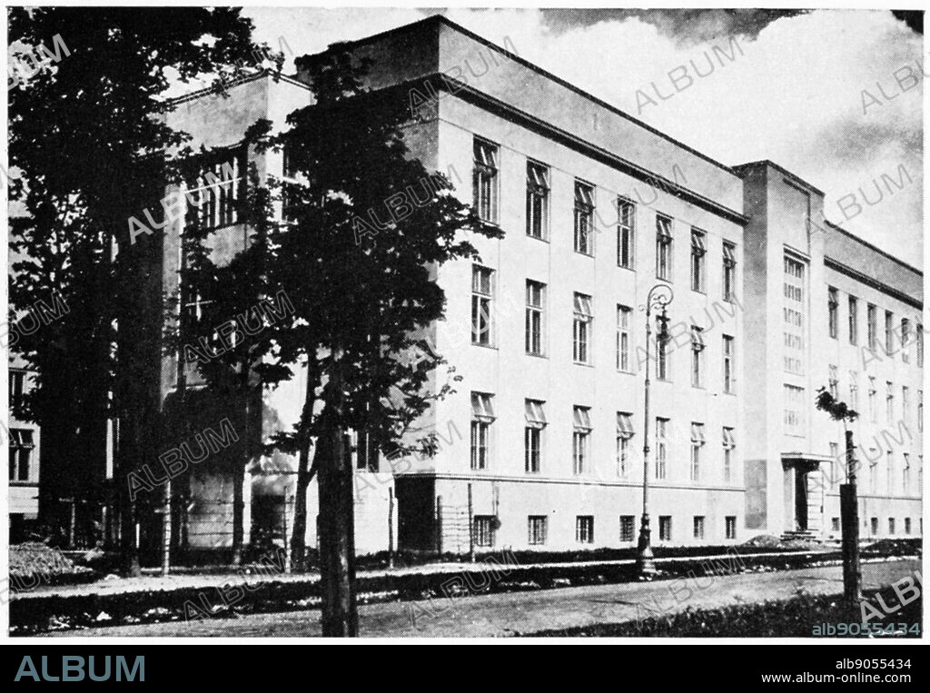 Radium Institute, Warsaw, Poland, inaugurated 29 May 1932 in the presence of Marie Curie and her sister Bronya Dluska.