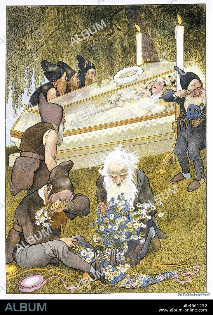 Les sept nains autour du cercueil de verre ou repose Blanche-neige. Illustration de 1911 par Karl SIMUNEK (1869-1942) pour le conte Blanche-neige tire des Plus beaux contes de tous les pays. Credit Collection Kharbine Tapabor.