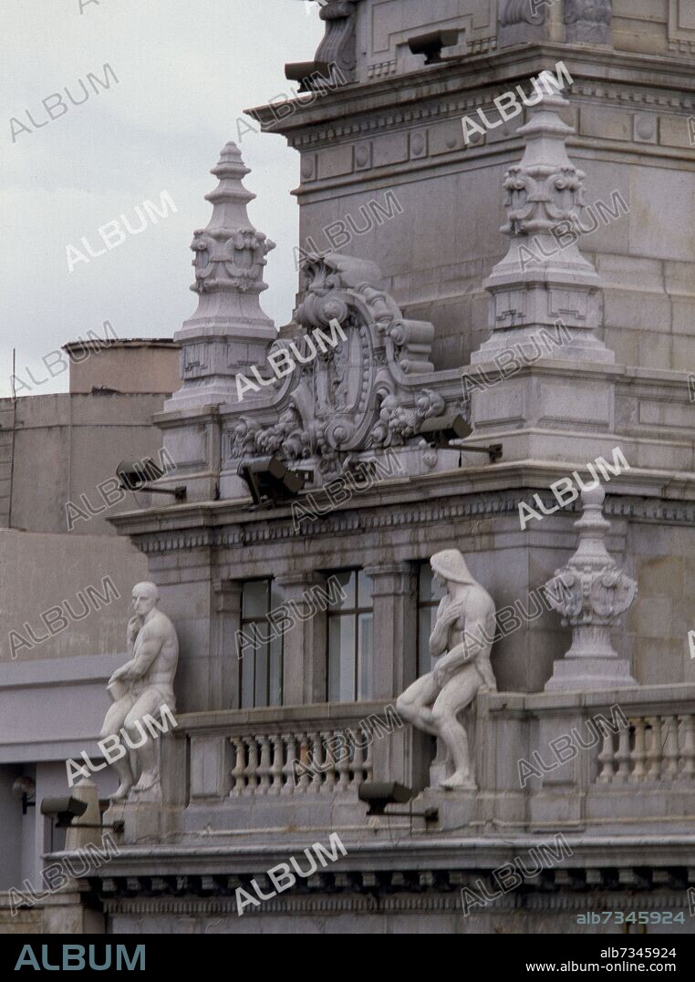 QUINTIN DE LA TORRE (1877-1966). ESCULTURAS DE LA FACHADA DEL EDIFICIO BANCO BILBAO EN LA CALLE ALCALA.