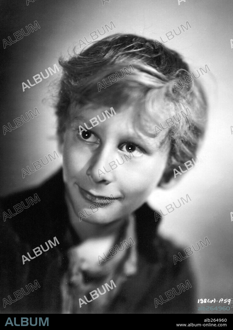 JOHN HOWARD DAVIES in OLIVER TWIST, 1948, directed by DAVID LEAN. Copyright CINEGUILD/RANK.