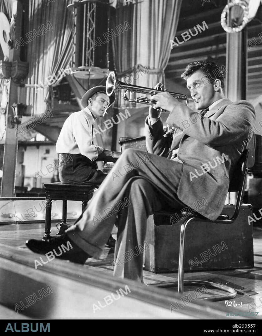 KIRK DOUGLAS en YOUNG MAN WITH A HORN, 1950, dirigida por MICHAEL CURTIZ. Copyright WARNER BROTHERS.
