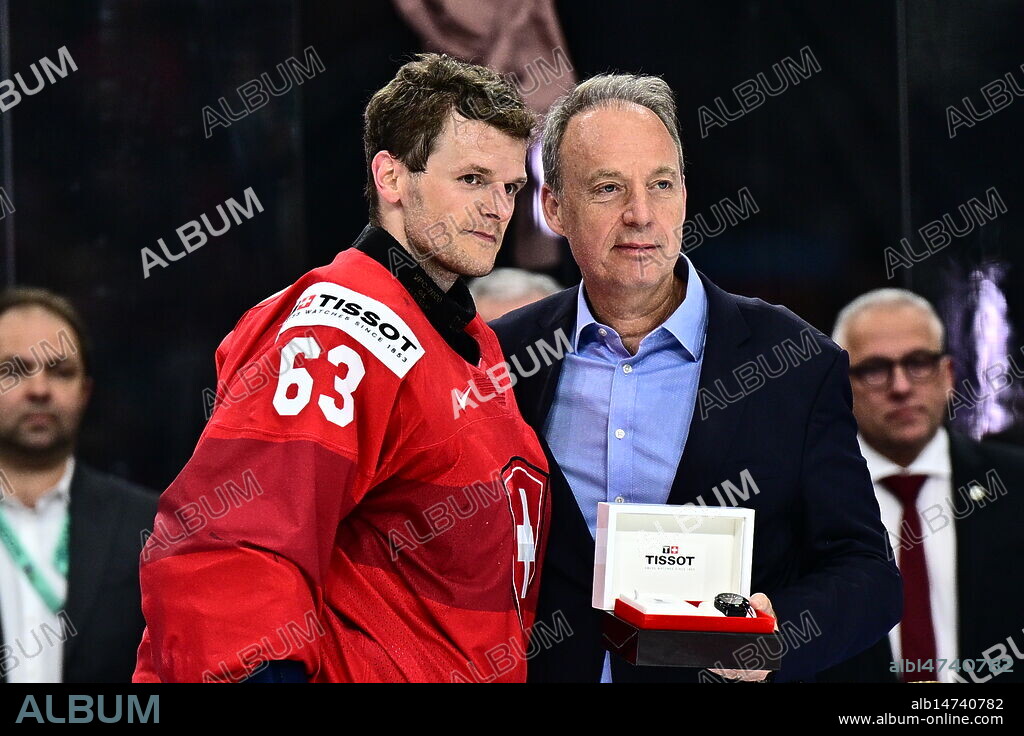 STOCKHOLM, SWEDEN 20250525. Switzerland's goalkeeper Leonardo Genoni (#63) is named best player of the match and most valuable player (MVP) of the tournament, after the IIHF Ice Hockey World Championship gold medal match between Switzerland and USA at Avicii Arena in Stockholm, Sweden, on May 25, 2025. Photo: Magnus Lejhall / TT / Code 10658.