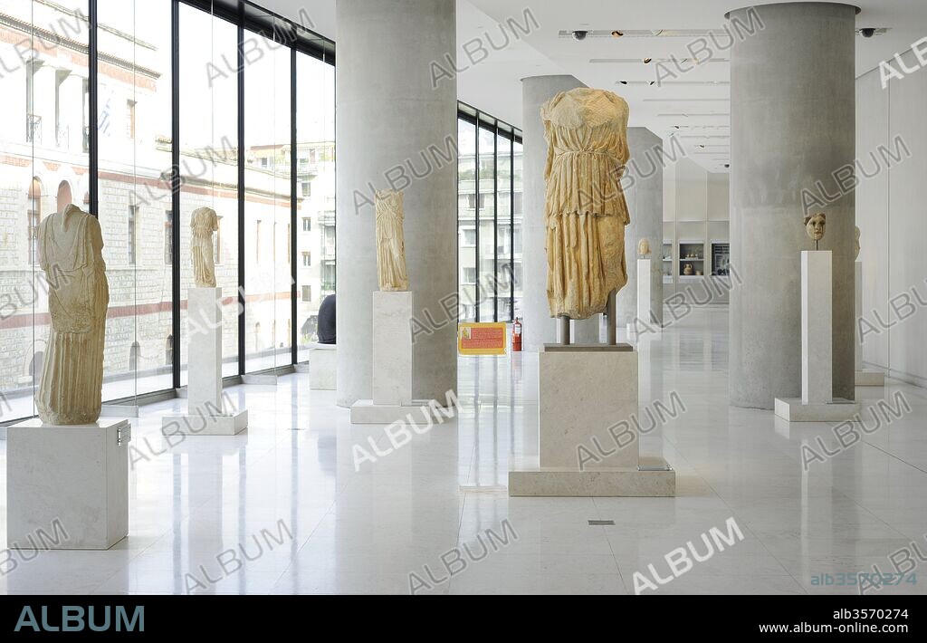 Museo de la Acrópolis (Acropolis Museum). Atenas. Grecia. Interior de una de sus salas.