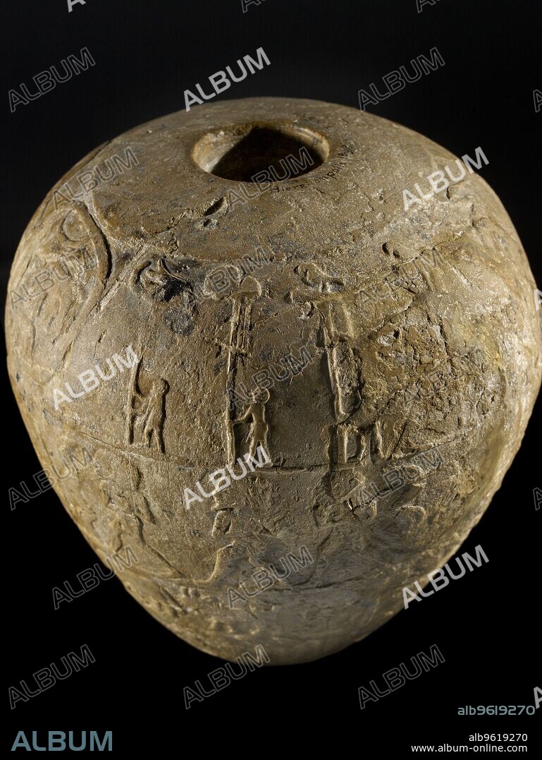 Macehead of Narmer, Protodynastic Period (Egypt),  c3300 - c3200 BC. Four standard-bearers approach the throne.   Dimension: height: 19.8 cmdiameter: 18.7 cmweight: 10 kg.