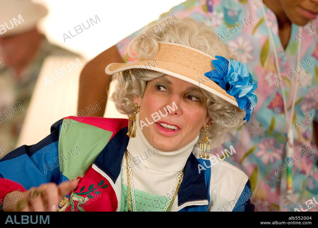 SANDRA BULLOCK en MISS AGENTE ESPECIAL 2: ARMADA Y FABULOSA, 2005 (MISS CONGENIALITY 2: ARMED AND FABULOUS), dirigida por JOHN PASQUIN. Copyright WARNER BROS.