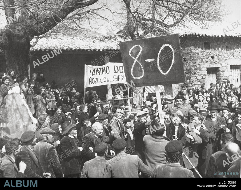 HISTORIAS DE LA RADIO, 1955, dirigida por JOSE LUIS SAENZ DE HEREDIA. Copyright CHAPALO FILMS.