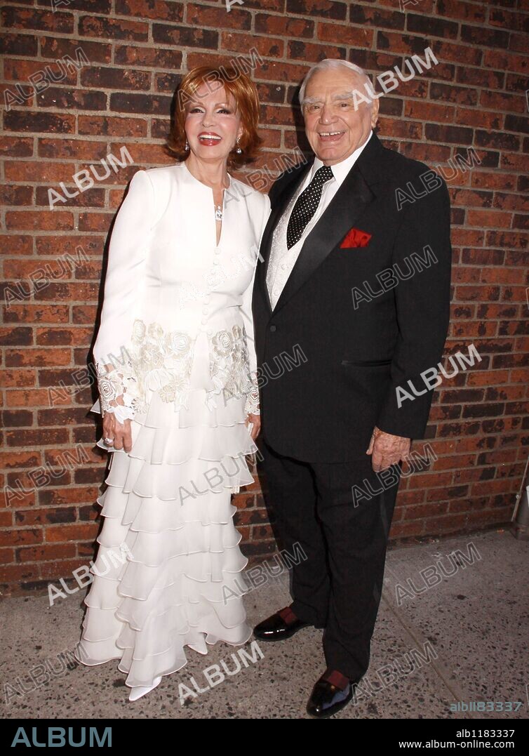 May 27, 2009 - New York, New York, USA - Actor ERNEST BORGNINE and TOVA BORGNINE attend the arrivals for the 37th annual FiFi Awards (Fragrance Foundation) held at the Armory. 27/05/2009