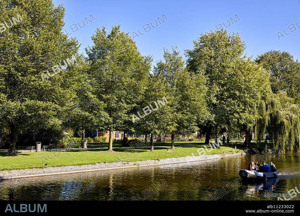 Westerpark and Haarlemmervaart, the canal between Amsterdam and Haarlem, Amsterdam, North Holland, The Netherlands, Europe.