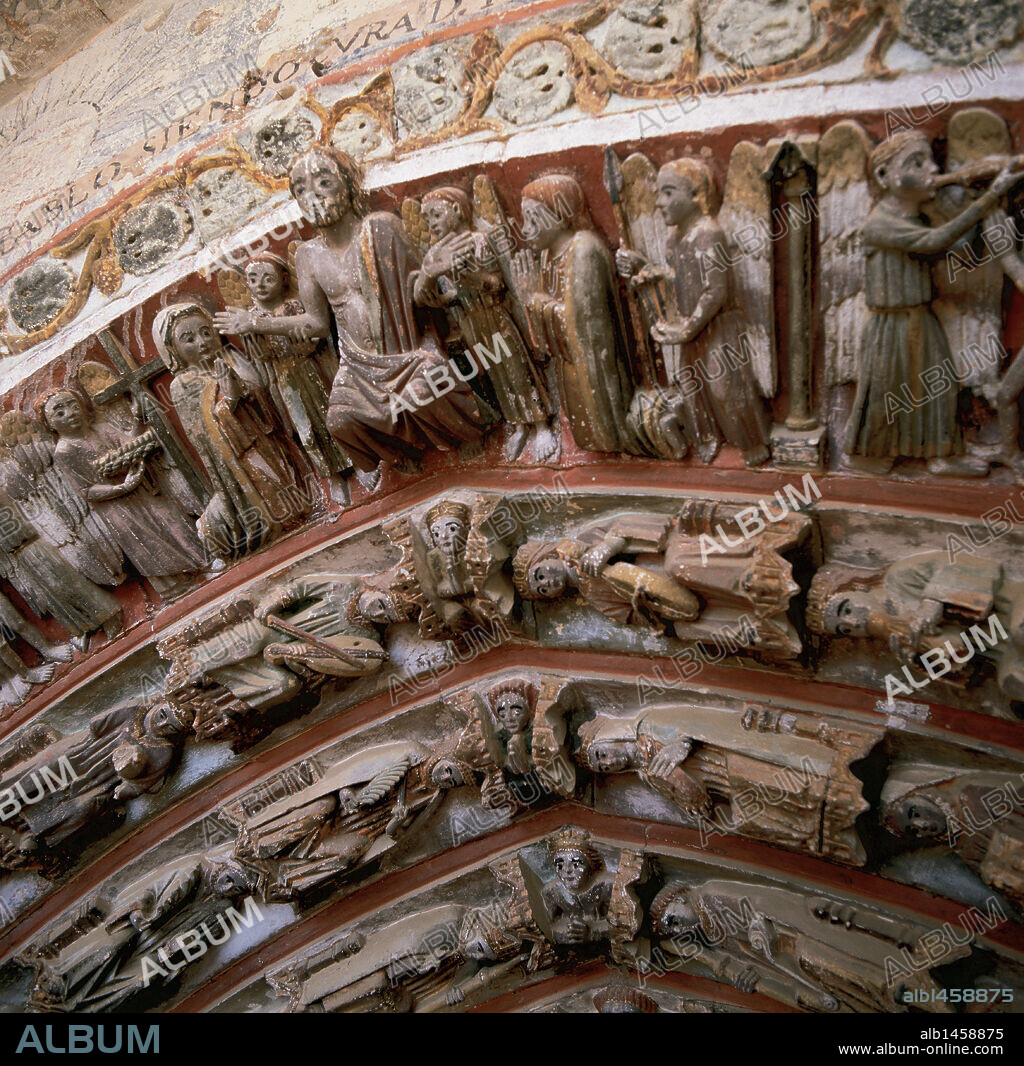 ARTE GOTICO. ESPAÑA. "PORTICO DE LA MAJESTAD" (s. XIII). Detalle de las ARQUIVOLTAS, con la representación de los EJERCITOS CELESTIALES. En la parte exterior, el JUICIO FINAL. COLEGIATA DE SANTA MARIA LA MAYOR (ss. XII-XIII). TORO. Provincia de Zamora. Castilla-León.