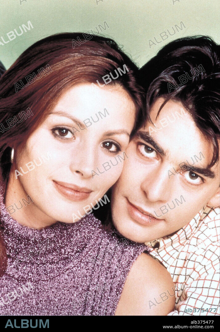 ANA ALVAREZ y EDUARDO NORIEGA en CHA CHA CHA, 1998, dirigida por ANTONIO DEL REAL. Copyright SOGETEL.